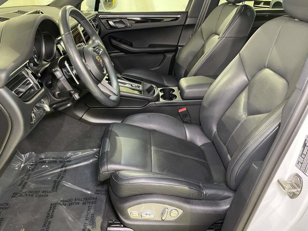 Certified 2024 Porsche Macan AWD/4WD image 5