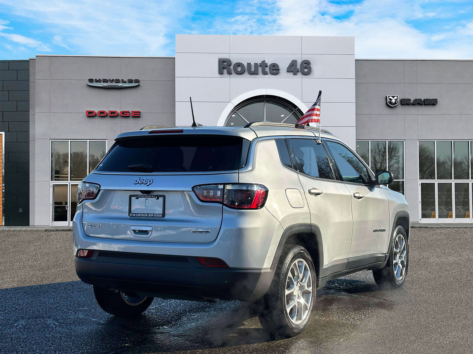 Used 2024 Jeep Compass Latitude image 5