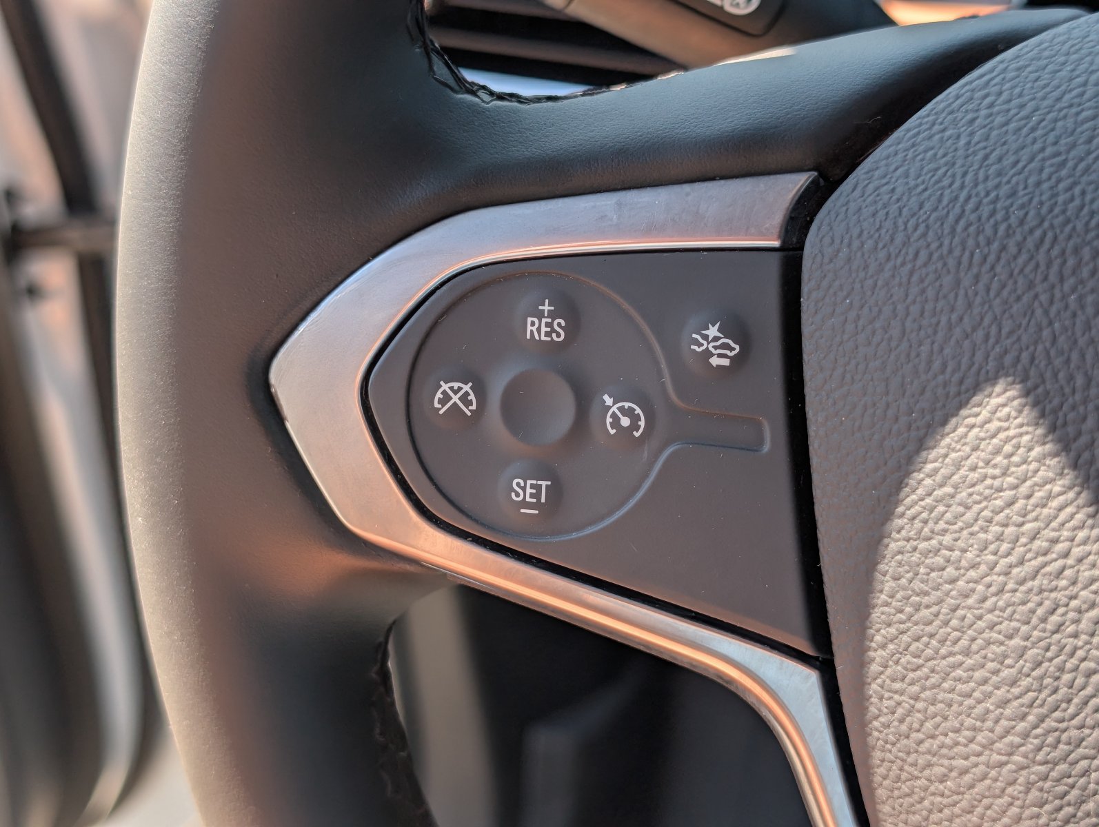 Used 2023 Chevrolet Traverse LT FWD image 26