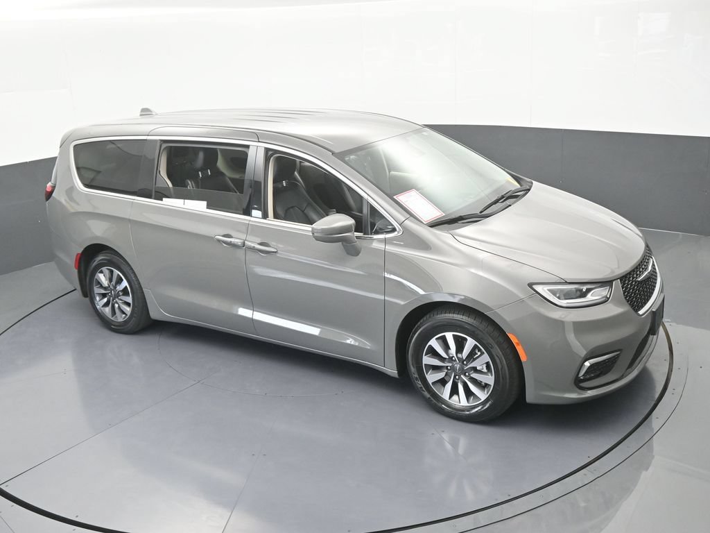 Used 2022 Chrysler Pacifica Touring-L FWD image 57