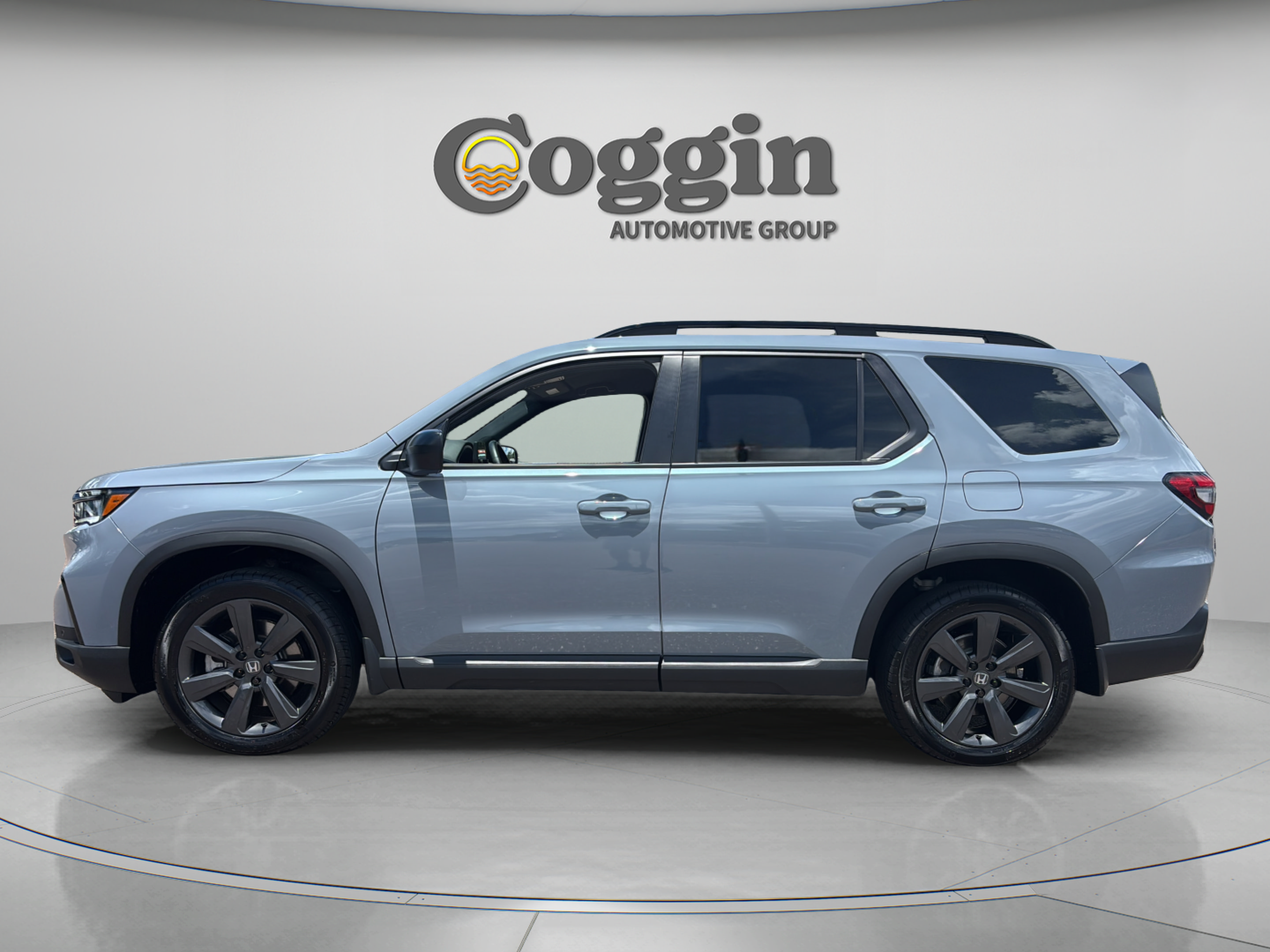 Used 2025 Honda Pilot Sport image 2