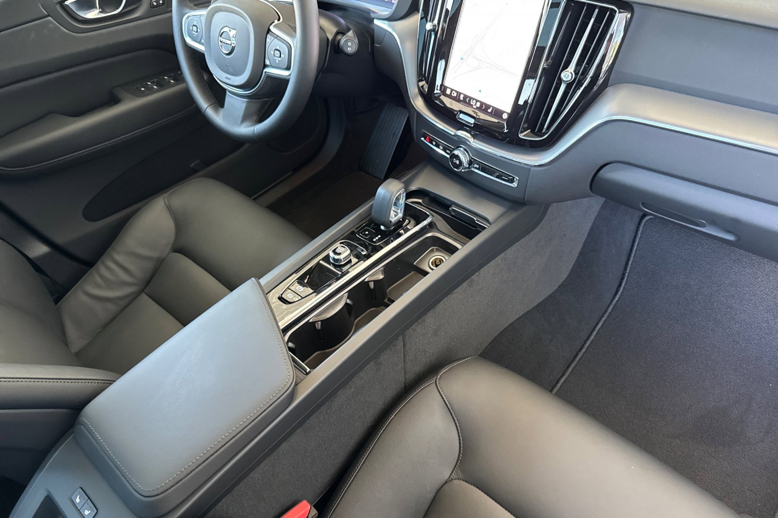 New 2025 Volvo XC60 B5 Core w/ Protection Package Premier image 15