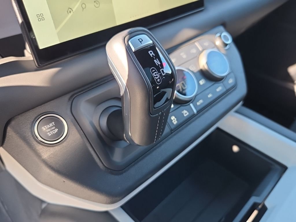 Used 2025 Land Rover Defender 110 X-Dynamic SE image 13