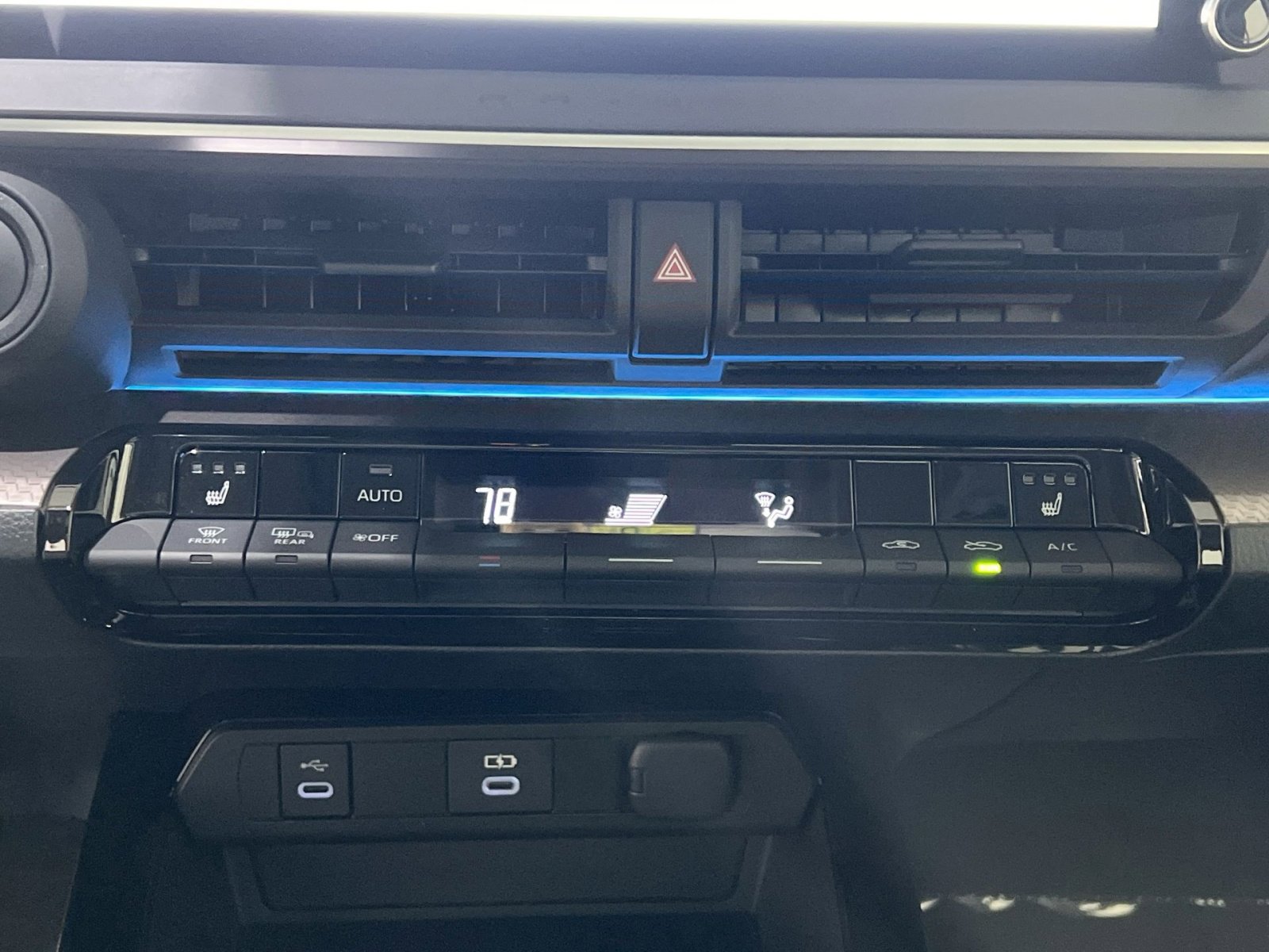 Used 2024 Toyota Prius XLE image 19