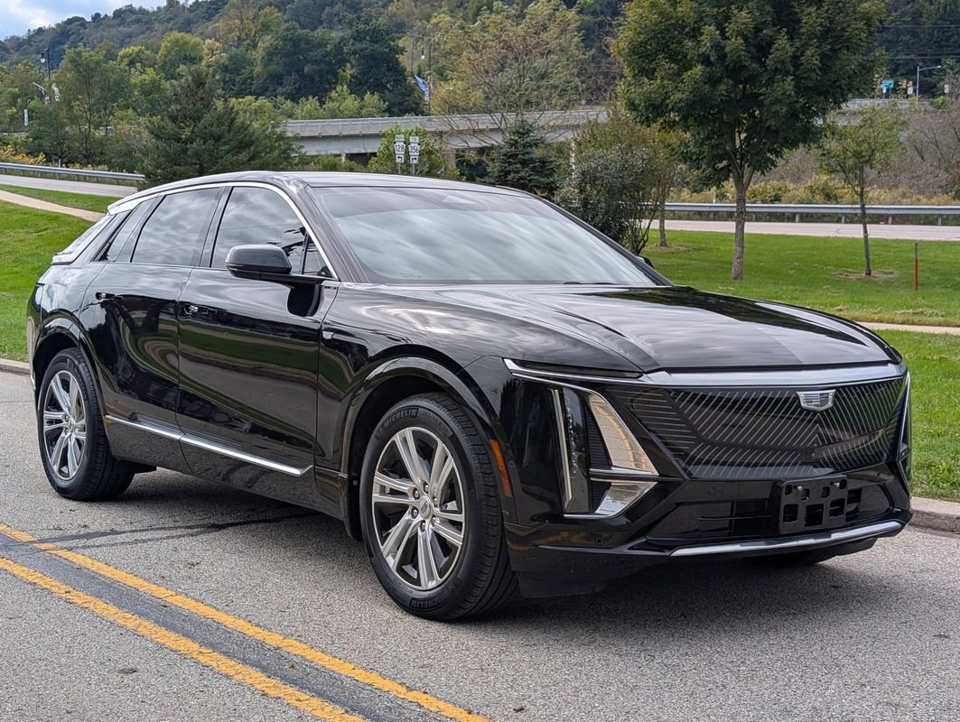 Used 2024 Cadillac Lyriq Tech w/ Driver Assist Package AWD/4WD image 3