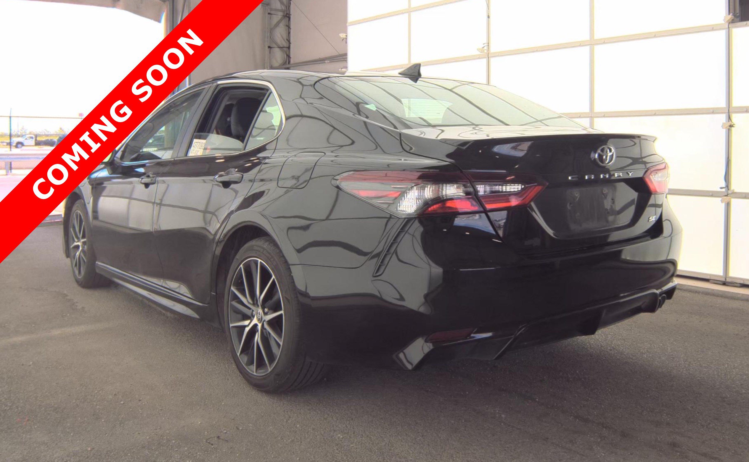 Used 2021 Toyota Camry SE FWD image 4