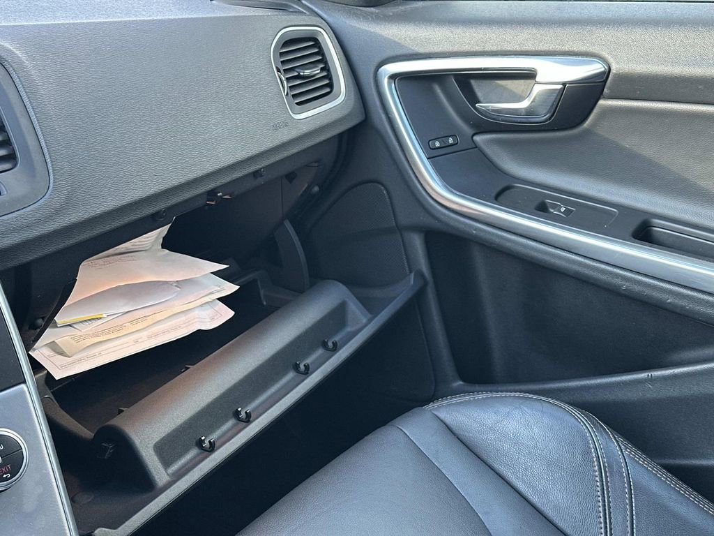 Used 2017 Volvo V60 T5 Cross Country w/ Convenience Package image 35