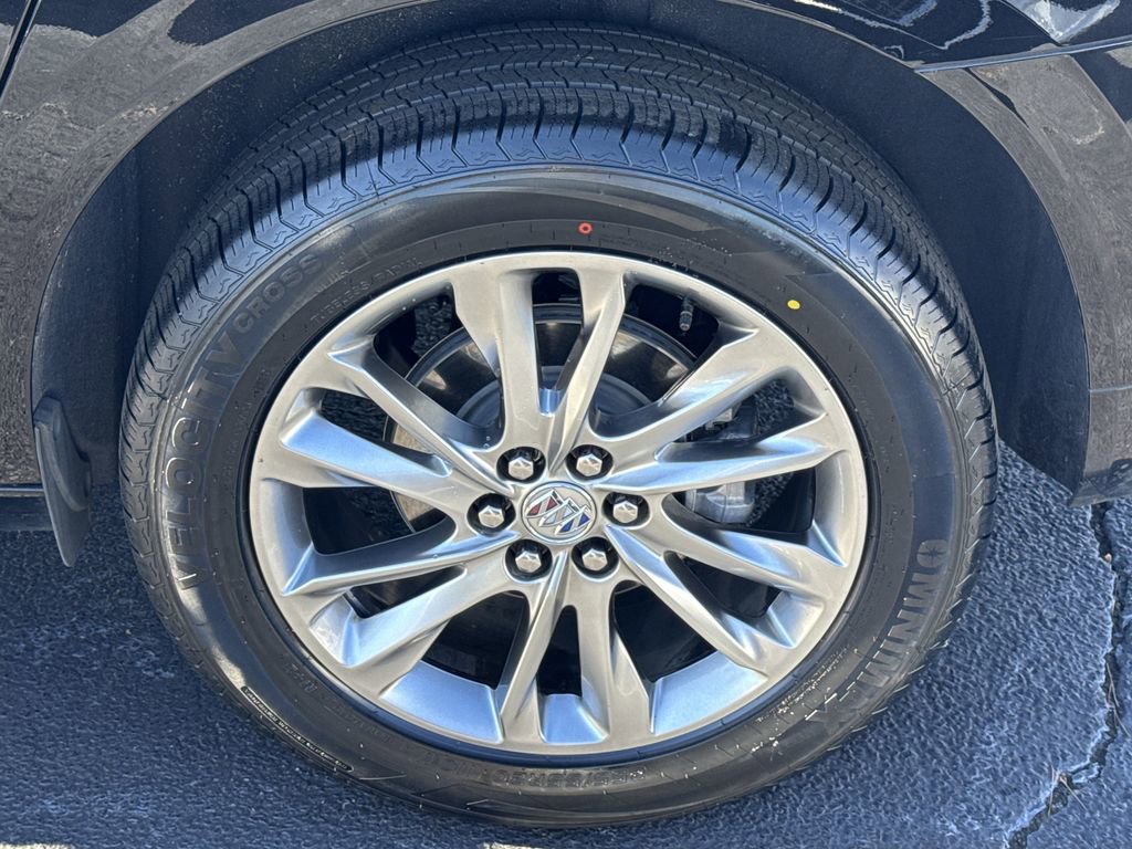 Used 2023 Buick Enclave Avenir image 19