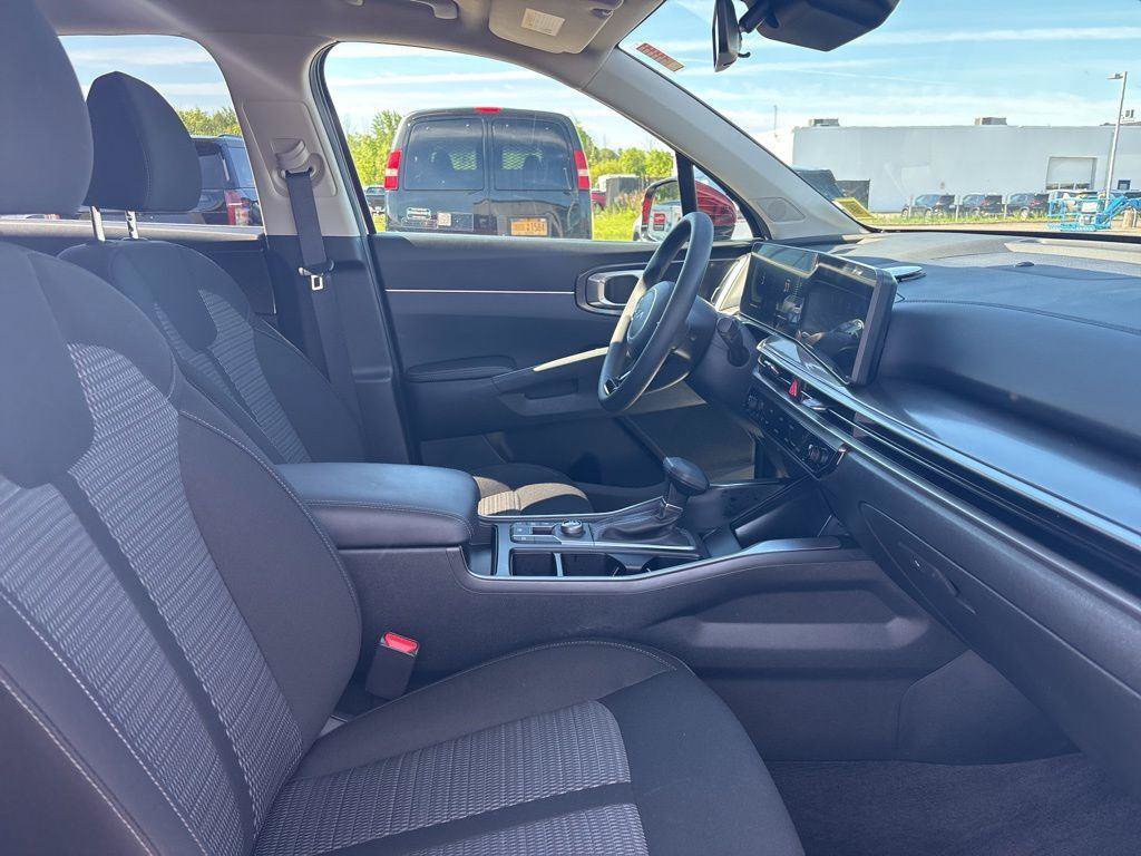 Used 2025 Kia Sorento LX FWD image 38