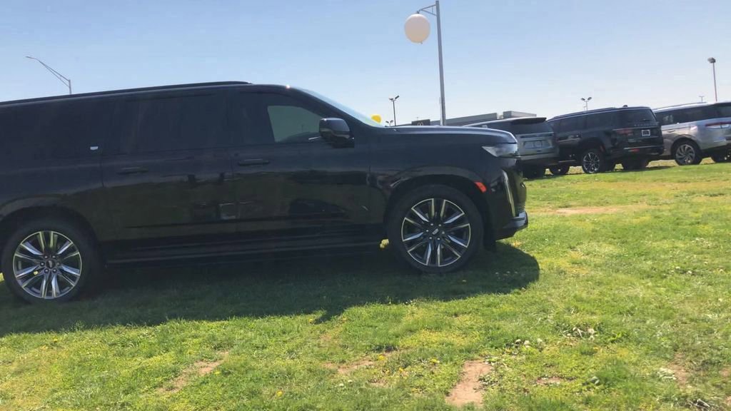 Used 2023 Cadillac Escalade ESV Sport Platinum AWD/4WD image 9