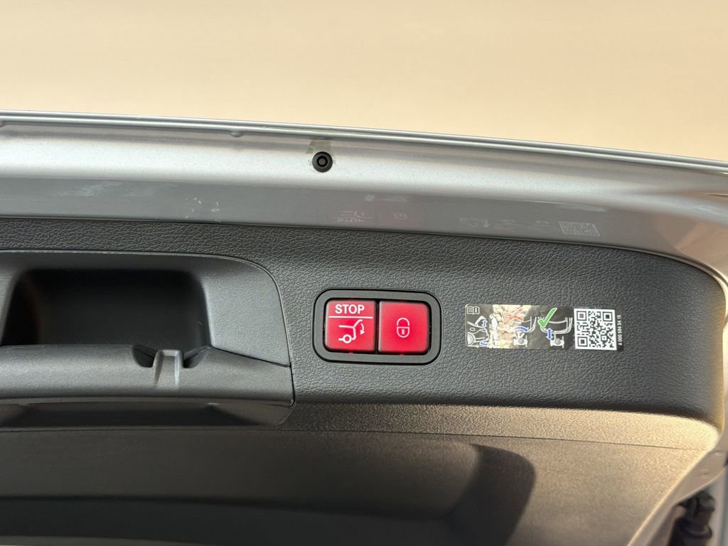 New 2026 Mercedes-Benz GLS 580 4MATIC image 15