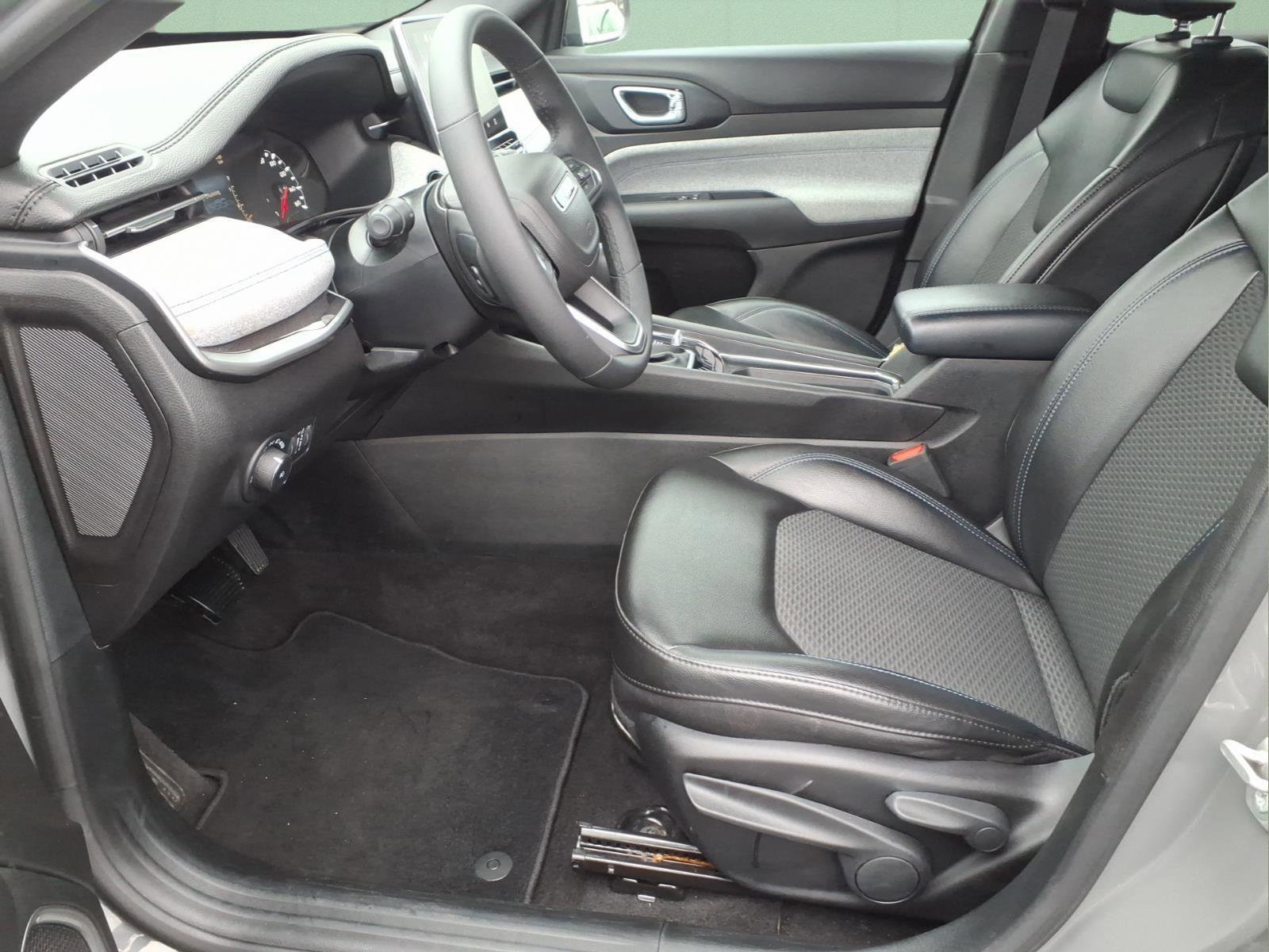 Used 2023 Jeep Compass Latitude image 14