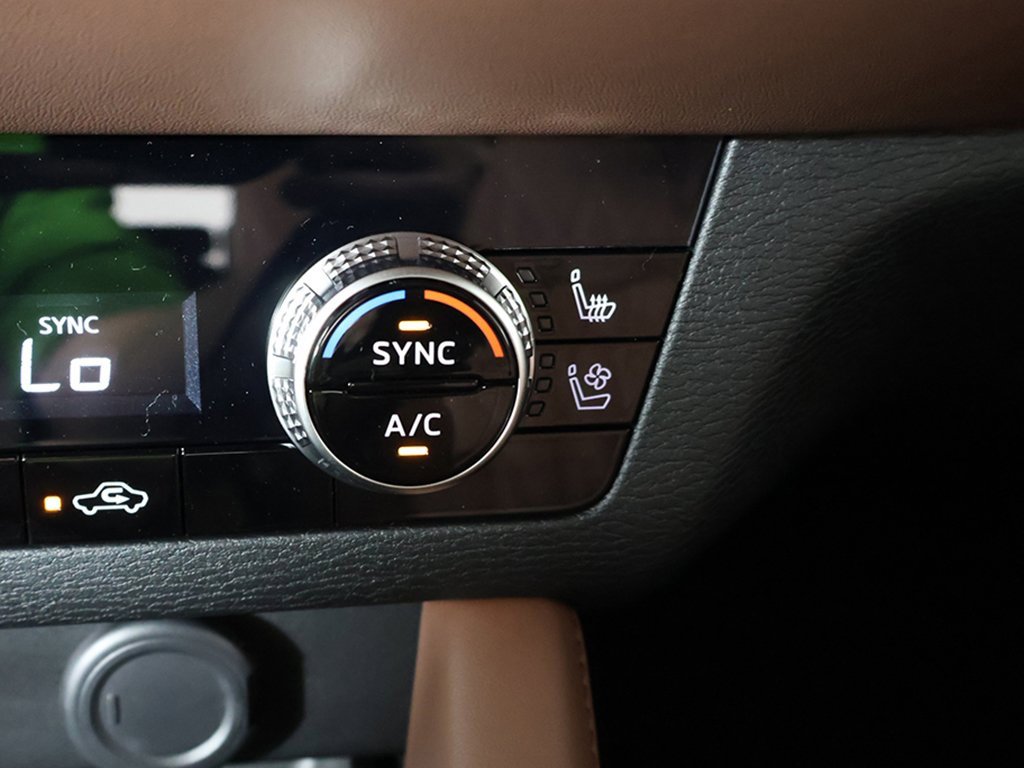 New 2025 Mitsubishi Outlander SEL image 56