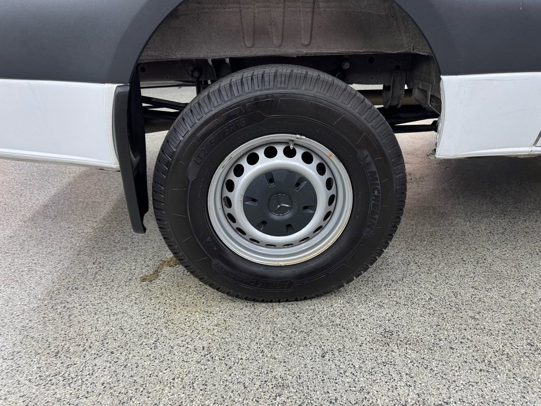 Used 2021 Mercedes-Benz Sprinter 2500 image 25