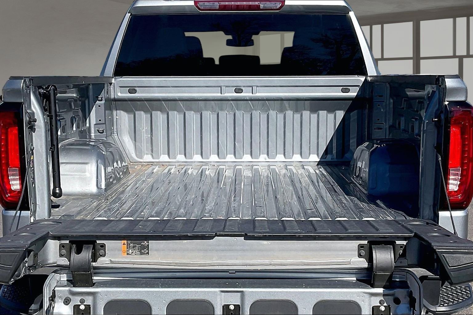 Used 2025 GMC Sierra 1500 SLT image 7