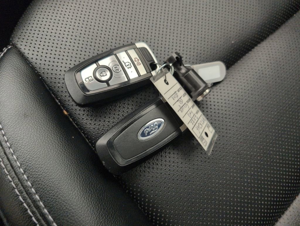 Used 2022 Ford Escape SEL FWD image 41