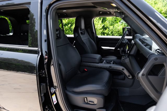New 2026 Land Rover Defender 110 OCTA AWD/4WD image 47