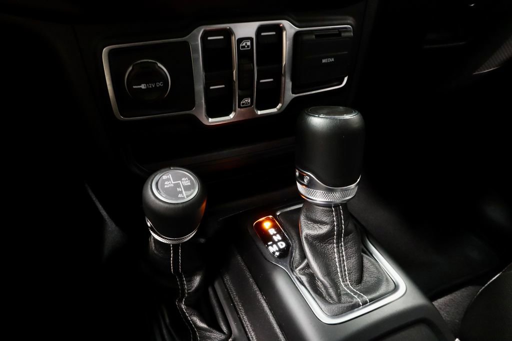Used 2023 Jeep Wrangler Unlimited Sahara w/ Cold Weather Group AWD/4WD image 30