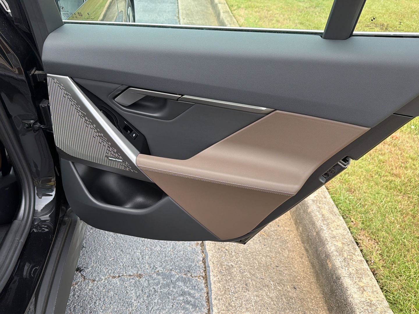 New 2027 BMW i5 eDrive40 w/ Premium Package RWD image 15