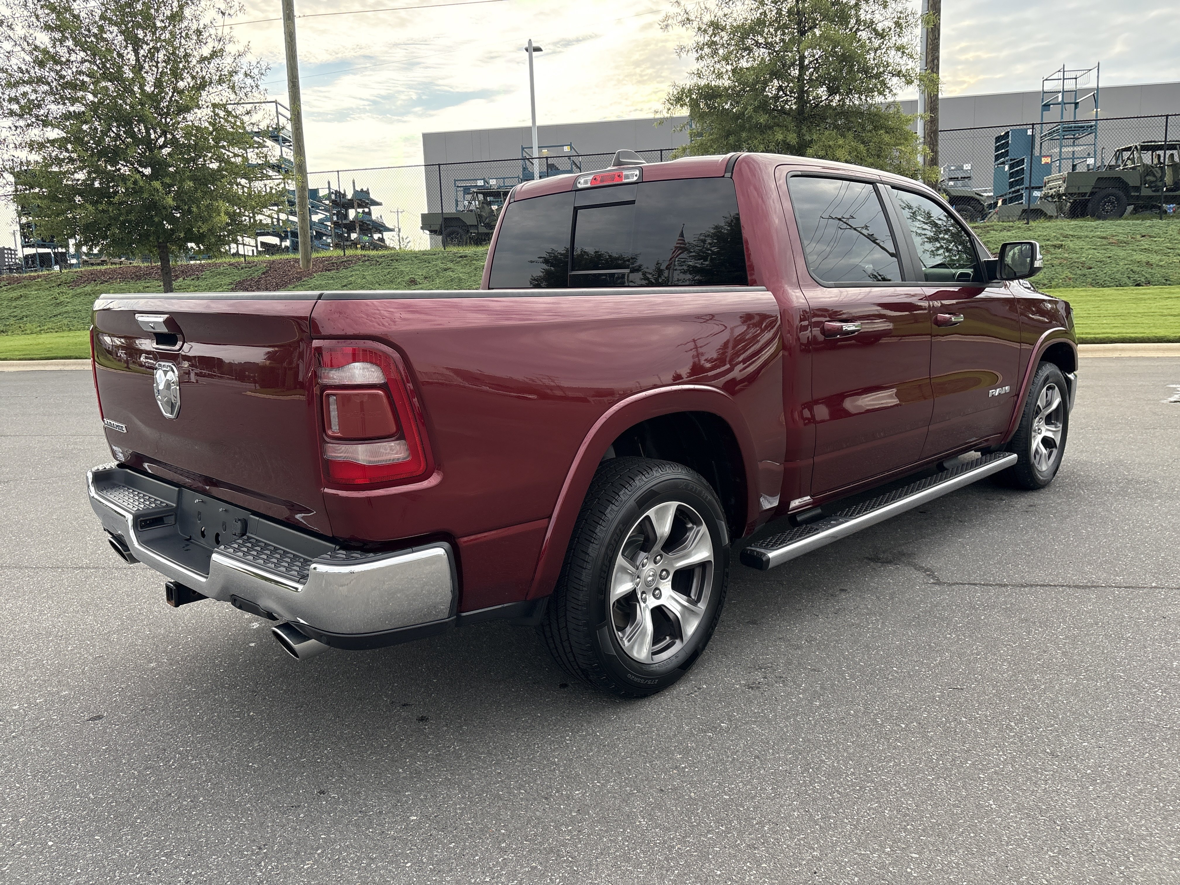 Used 2019 RAM 1500 Laramie AWD/4WD image 9