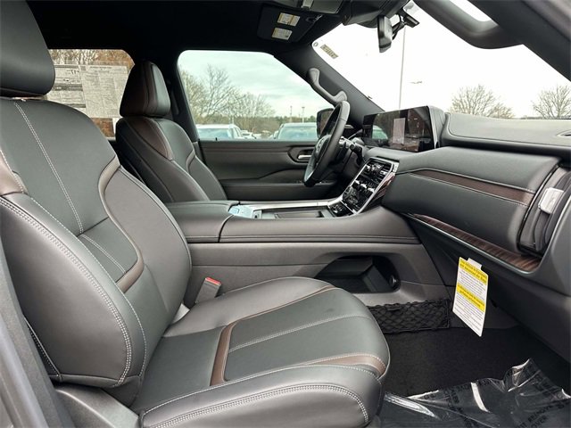 New 2025 Nissan Armada SL w/ Convenience Package image 10