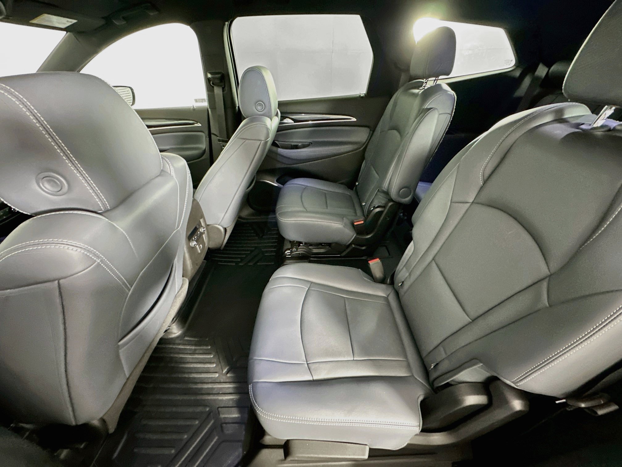 Used 2022 Buick Enclave Essence FWD image 28