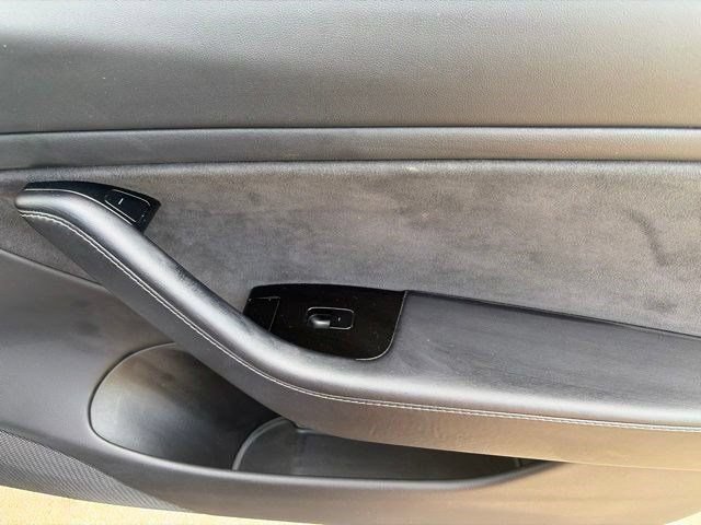 Used 2018 Tesla Model 3 Long Range RWD image 34