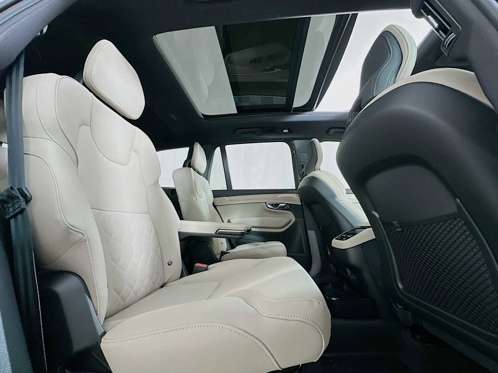 New 2026 Volvo XC90 B5 Plus w/ Protection Package AWD/4WD image 26