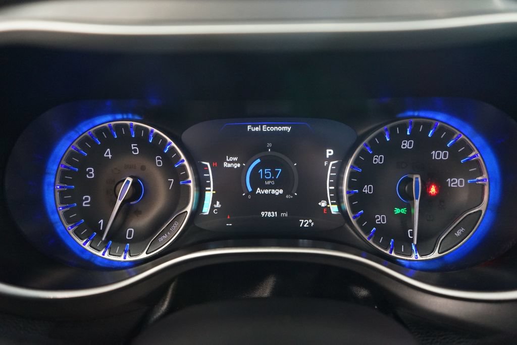 Used 2023 Chrysler Pacifica Touring-L AWD/4WD image 34