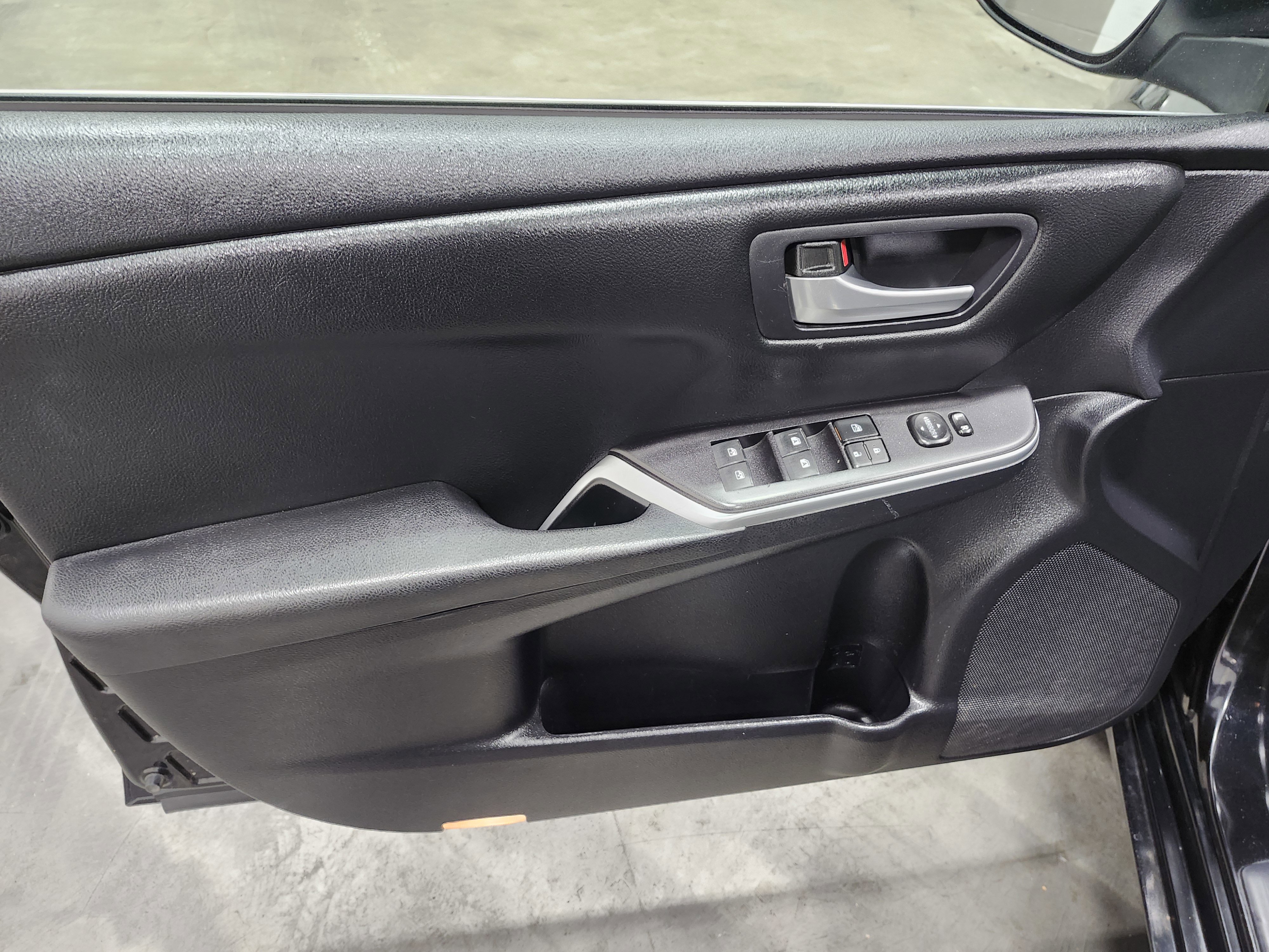 Used 2015 Toyota Camry LE image 22