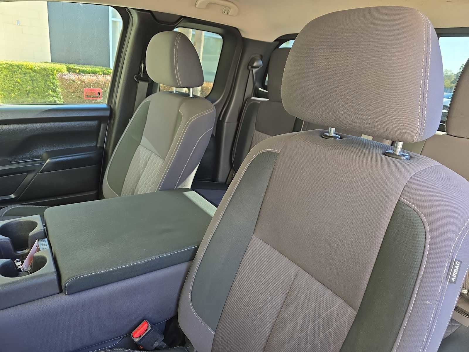 Used 2022 Nissan Titan S image 14