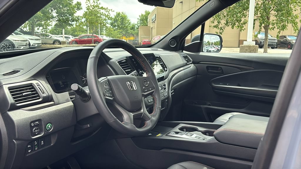 Certified 2025 Honda Passport TrailSport image 26