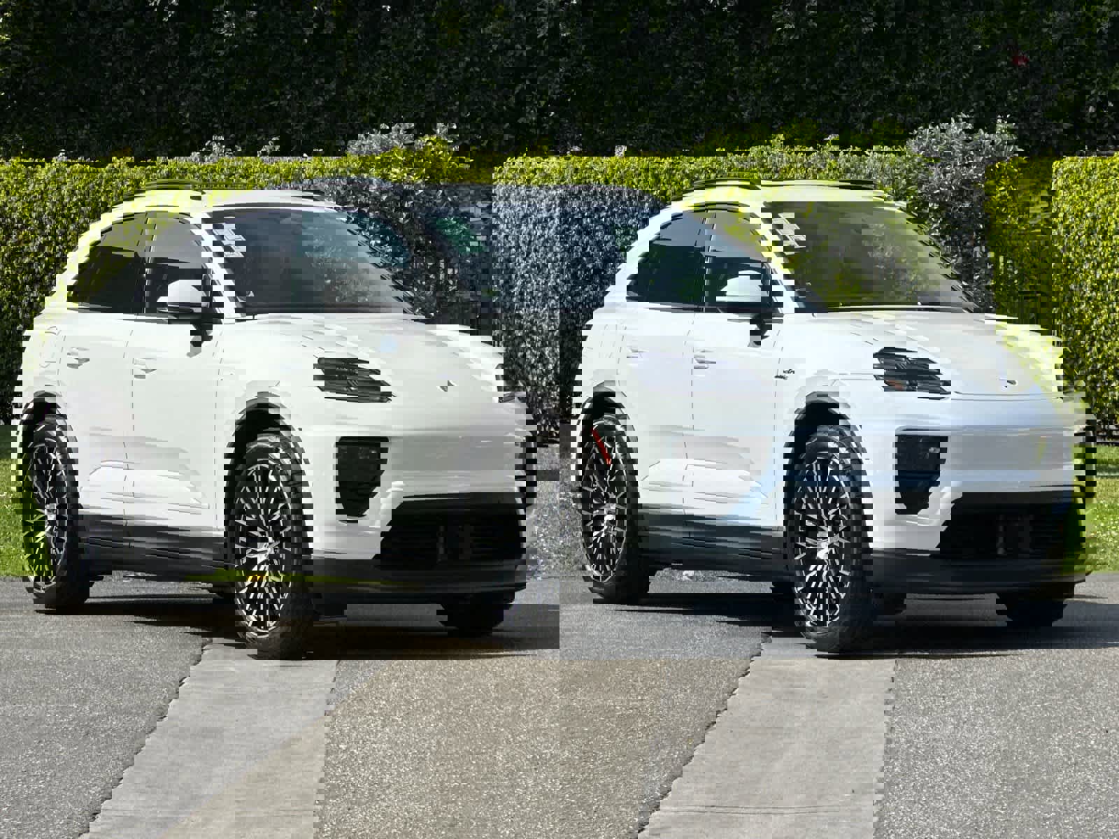 New 2025 Porsche Macan 4 Electric image 10