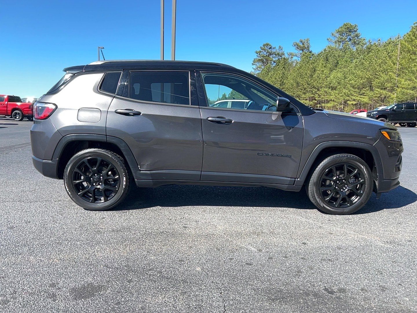 Used 2022 Jeep Compass Altitude w/ Sun and Sound Group FWD image 4