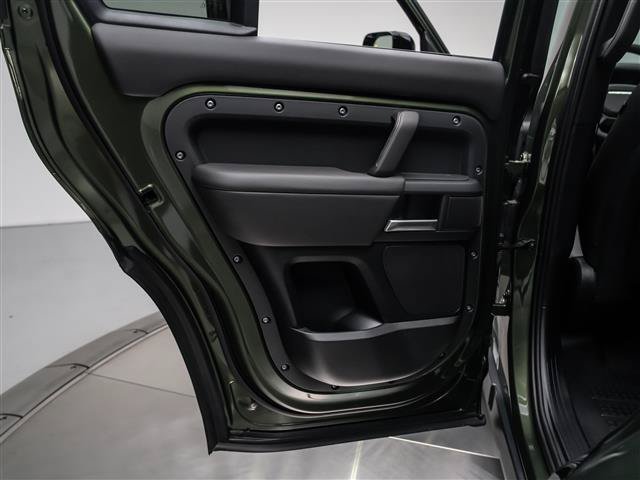 New 2026 Land Rover Defender 110 X-Dynamic SE AWD/4WD image 24