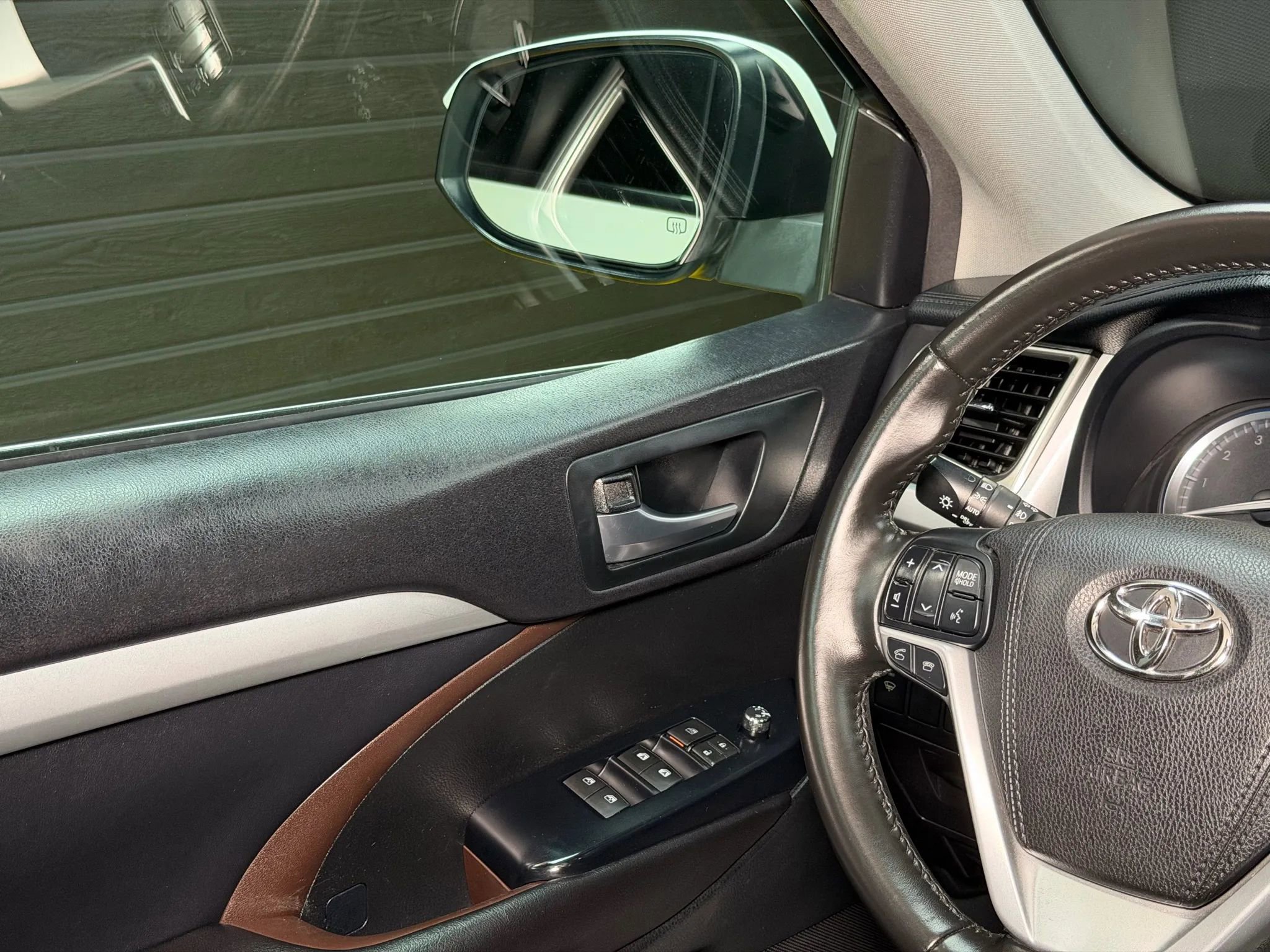 Used 2016 Toyota Highlander XLE w/ Preferred Accessory Package FWD image 29