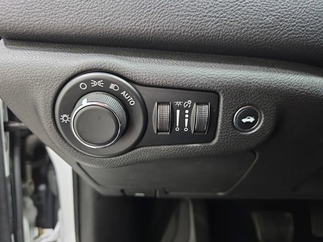 Used 2016 Chrysler 200 Limited w/ Convenience Group image 24