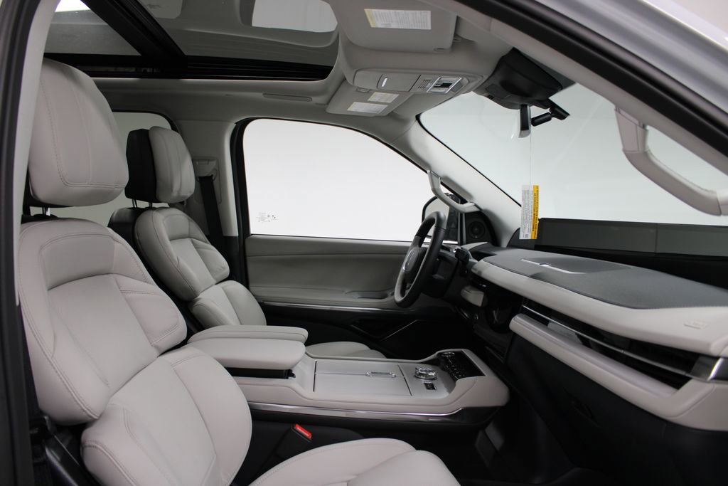 New 2026 Lincoln Navigator Reserve AWD/4WD image 30
