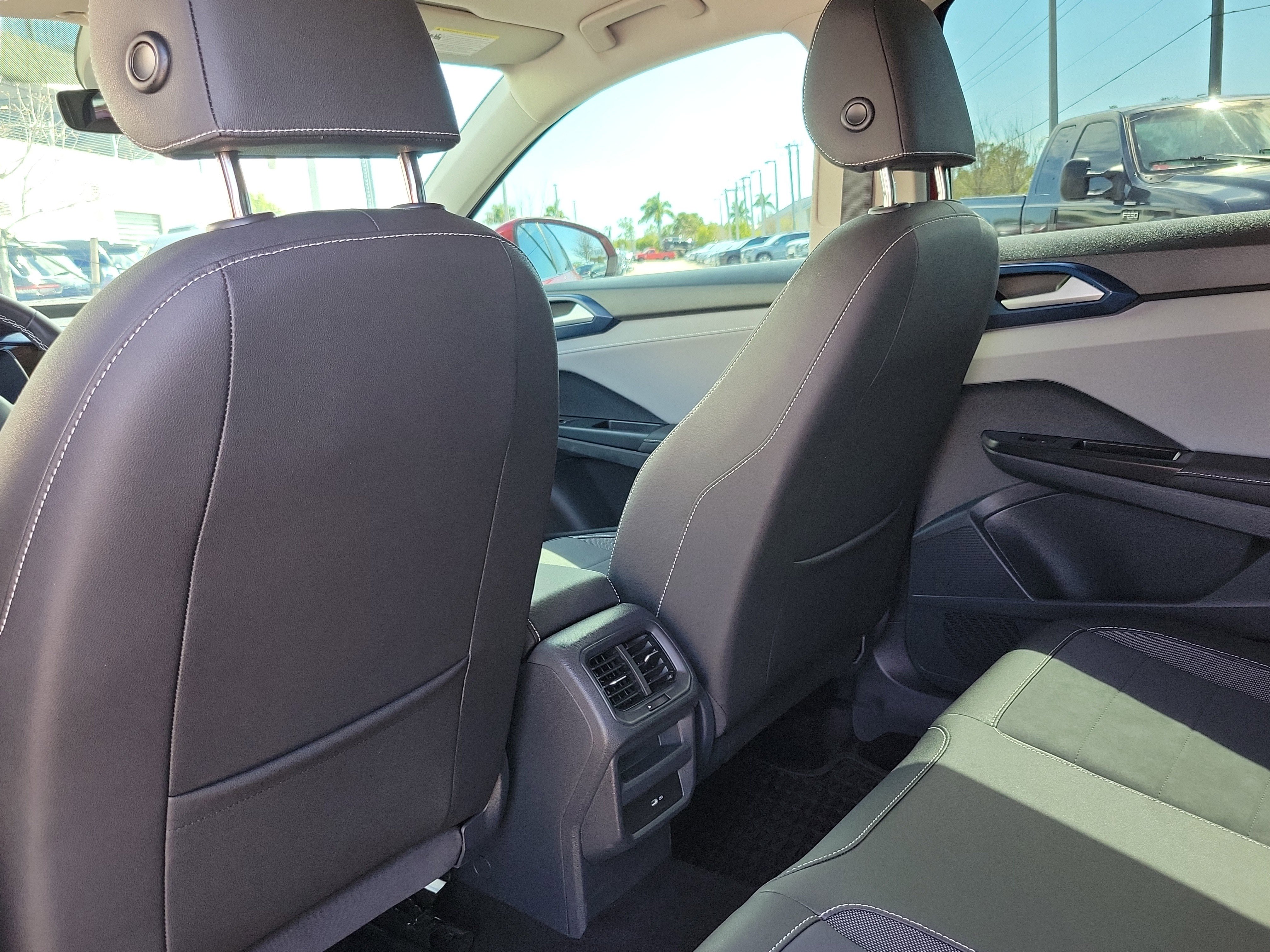 Used 2024 Volkswagen Taos SE FWD image 15