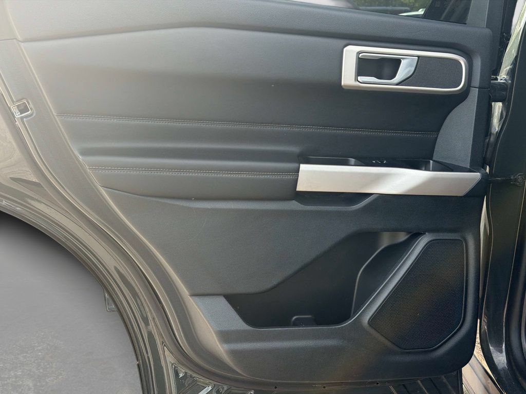 Used 2023 Ford Explorer XLT w/ Equipment Group 202A AWD/4WD image 13