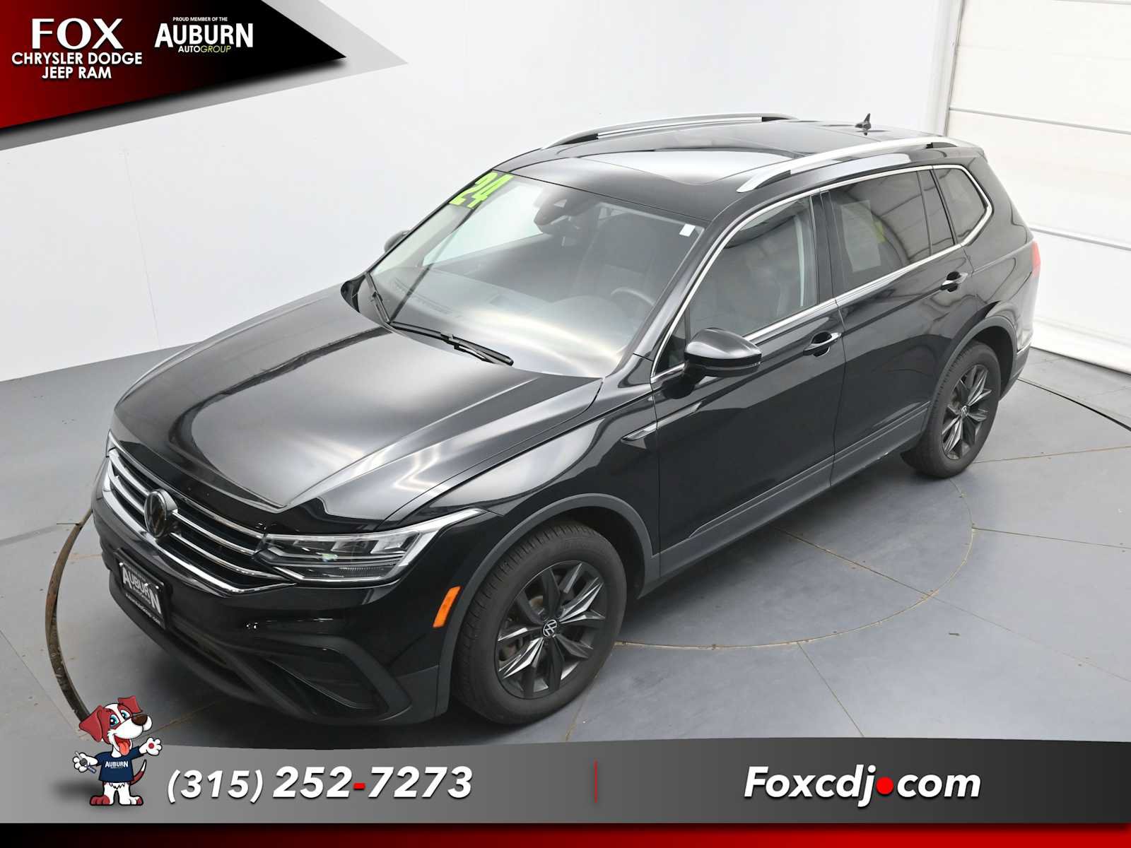 Used 2024 Volkswagen Tiguan SE w/ Panoramic Sunroof Package AWD/4WD image 29