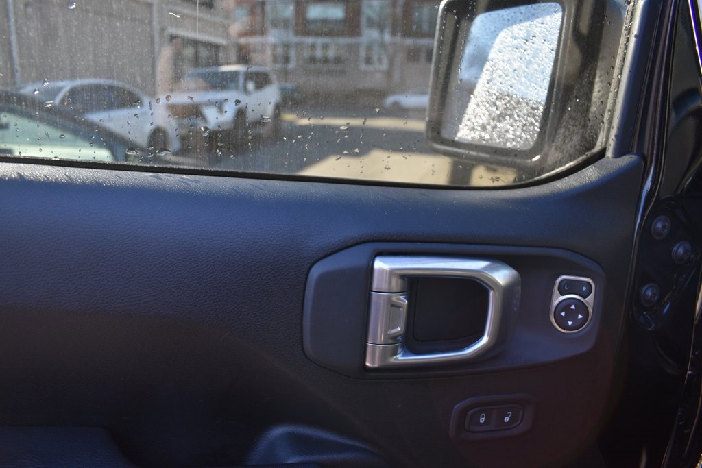 Used 2022 Jeep Gladiator Sport image 11