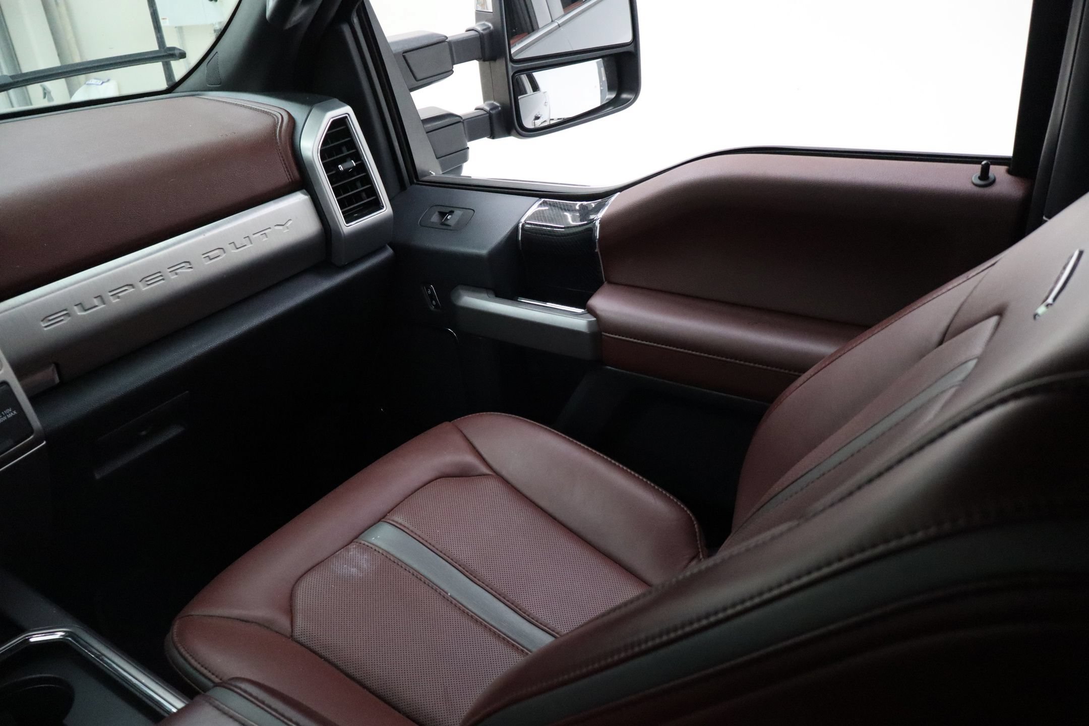 Used 2022 Ford F250 Platinum w/ FX4 Off-Road Package AWD/4WD image 22