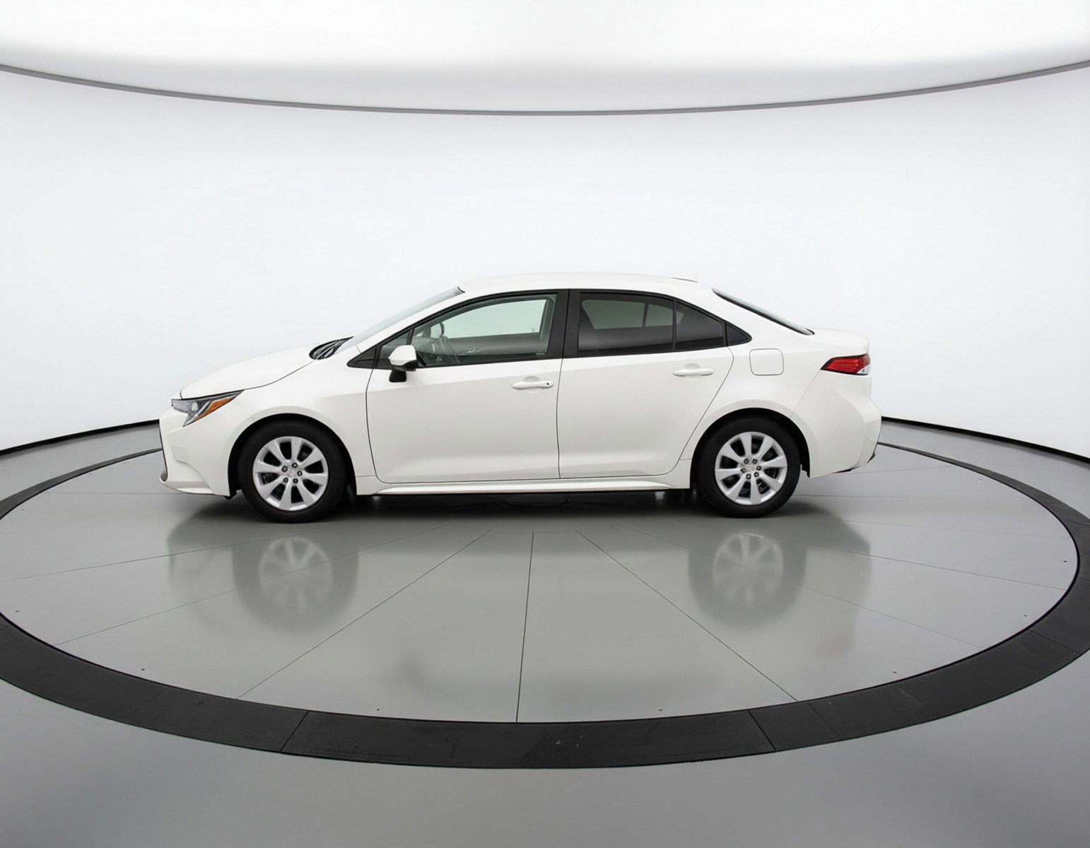 Used 2025 Toyota Corolla LE image 5