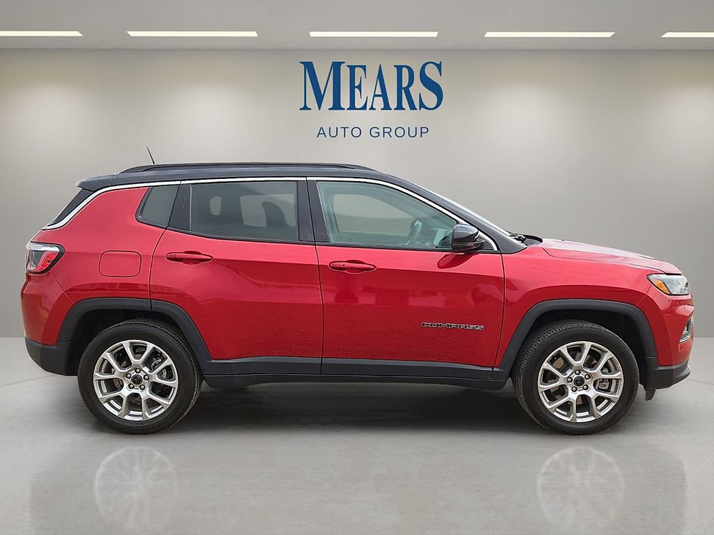 Used 2025 Jeep Compass Limited AWD/4WD image 6