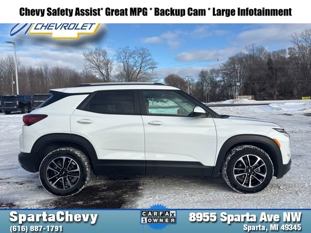 Used 2025 Chevrolet TrailBlazer LT image 2