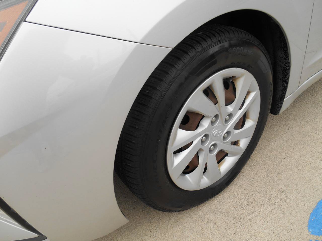 Used 2019 Hyundai Elantra SE FWD image 11