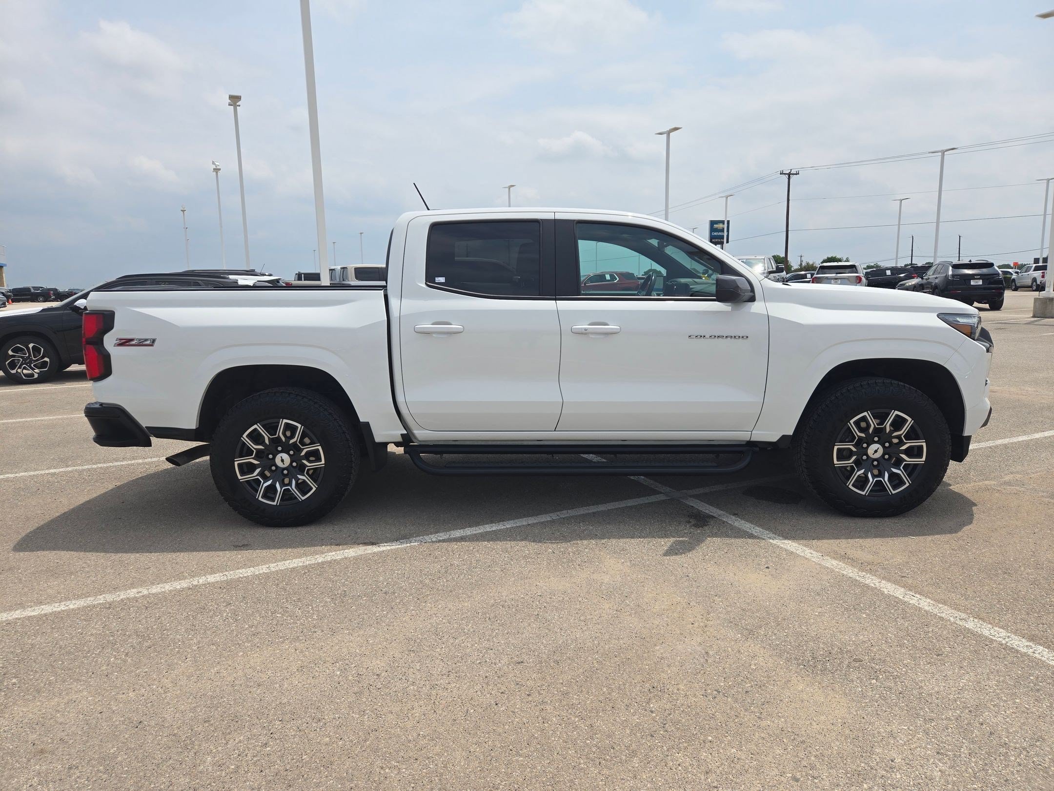 Certified 2025 Chevrolet Colorado Z71 AWD/4WD image 2