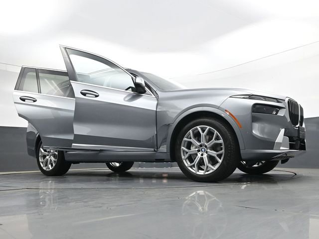 Used 2023 BMW X7 xDrive40i w/ Parking Assistance Package AWD/4WD image 42