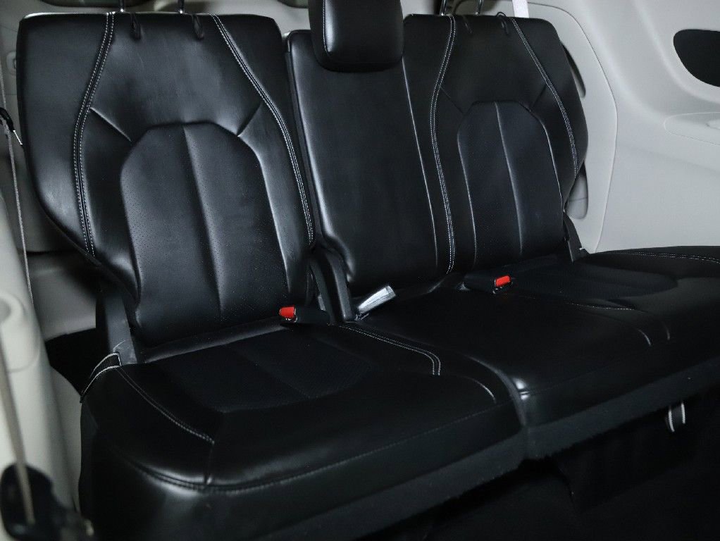 Used 2024 Chrysler Pacifica Touring-L image 31
